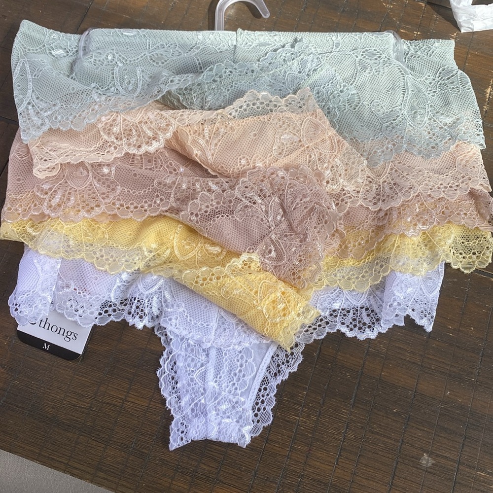 - 🌸 5 Piece Lace Thongs